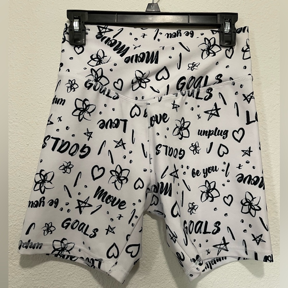 Embrace your Love |Woman Graphic Print Shorts White Strecht | Gym |Summer Size M